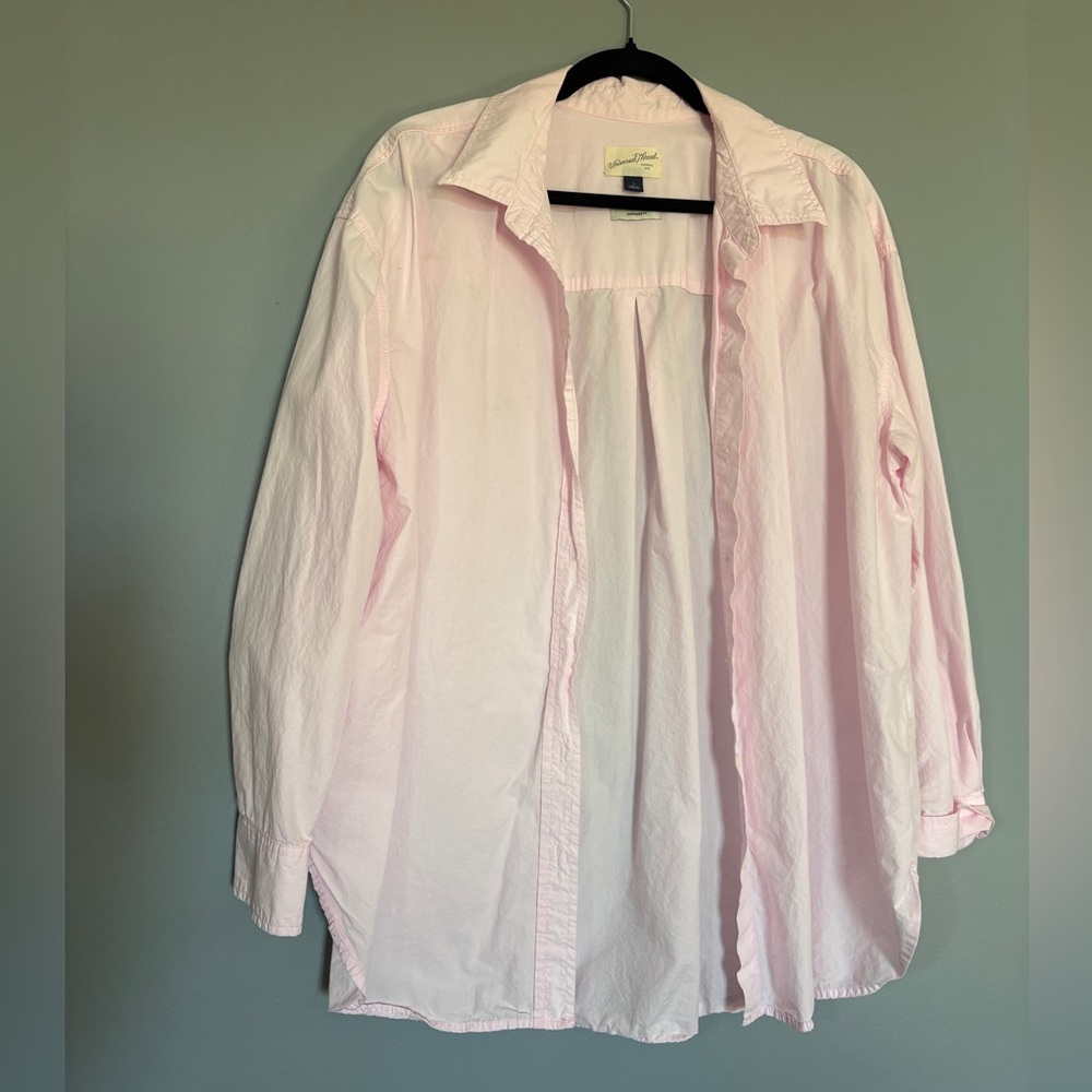 Universal Thread women’s Soft Pink Button Down Shirt